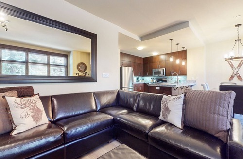 Mammoth Lakes Condo | Updated & Modern, on Sierra Star Golf Course. BBQ, Laundry, Quiet Location