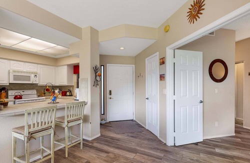 Tucson House | *Updated Tile!* View at Ventana 2 BR Condo/COM Pool/PATIO VIEWS!