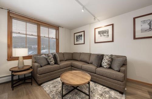 Winter Park Apartment | Upgraded Zephyr Mountain Lodge Condo with Continental Divide Views Close to Mountain condo