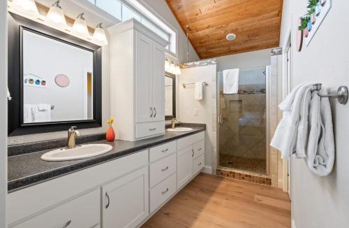 Sturgeon Bay House | Upper Deck by Simple Life Rentals