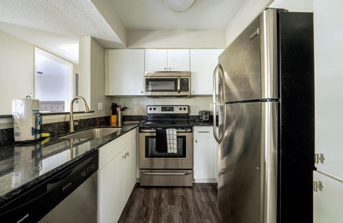 Camelback East Apartment | Upscale 2BR Apartment w Swimming Pool by Stay Gia