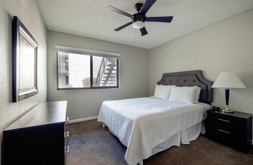 Camelback East Apartment | Upscale 2BR Apartment w Swimming Pool by Stay Gia