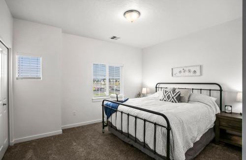 Boise House | Upscale Condo By The Village & Boise Mall 75