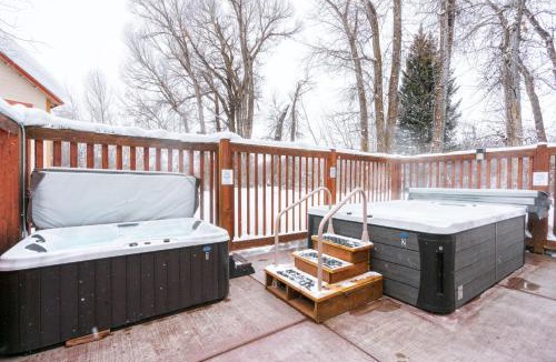 Driggs House | Upscale Couple's Getaway Hot Tubs