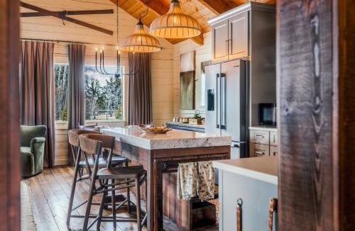 Driggs House | Upscale Designer Log Cabin Cozy Hot Tub Firepit