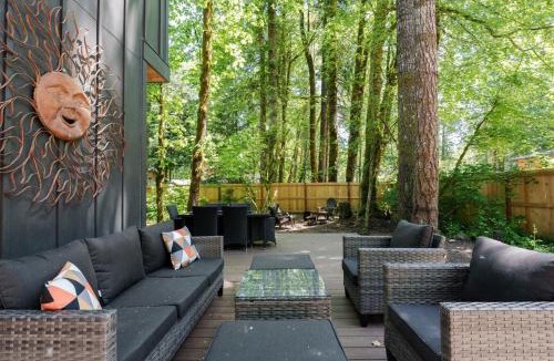 Mount Hood Village House | Upscale Home Pool, Hot Tub, Fire Pit & Fireplace