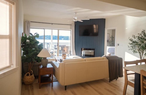 Lake Ozark House | Upscale Lakefront Condo at 2mm with Pools, Slip, and Main Channel Views