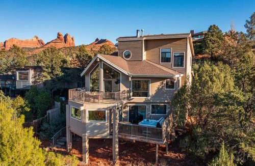Uptown Sedona House | Uptown-Epic Views-Hot Tub-3 King Beds-Walk to Town