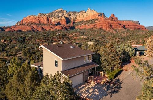 Uptown Sedona House | Uptown-Epic Views-Hot Tub-3 King Beds-Walk to Town