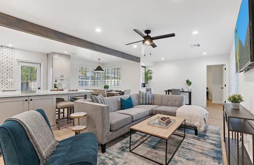 Camelback East House | Uptown Max and Relax