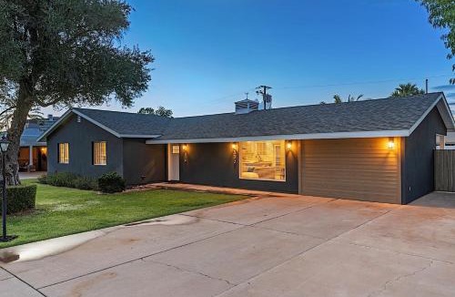 Camelback East House | Uptown Max and Relax