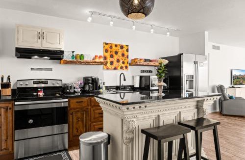 Uptown Sedona House | Uptown Sedona Haven with Red Rock Views and Pet Friendly Courtyard