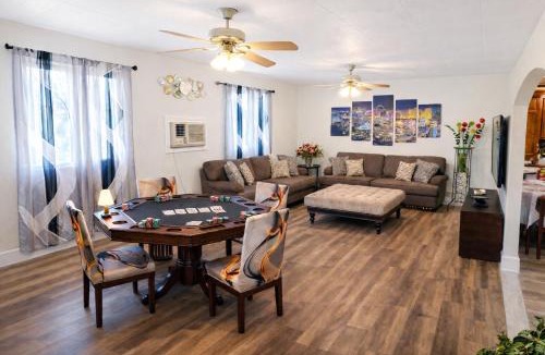 Las Vegas House | Vacation Home 3.5 Mi to Strip/DT/Outlt up to 8 gst