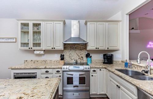 Lake Havasu City House | Vacation Pool Home W Separate Casita & Game Room!