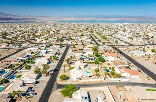 Lake Havasu City House | Vacation Pool Home W Separate Casita & Game Room!