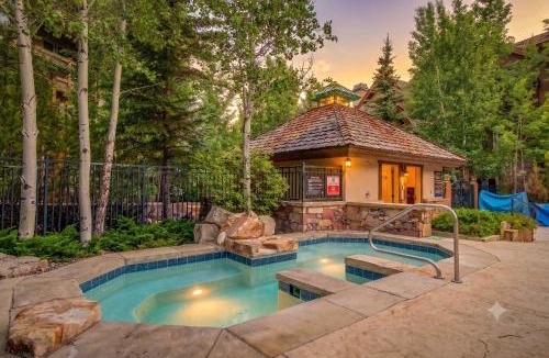 Edwards House | Vail Valley Retreat - Shared Hot Tub Pool