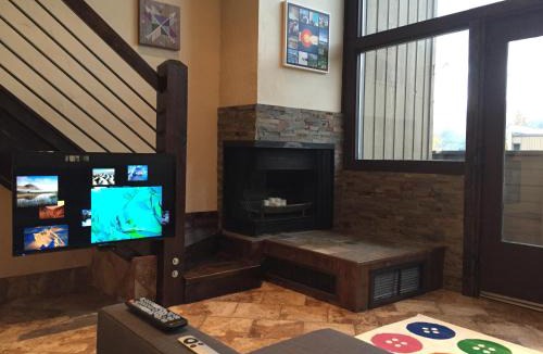 Vail House | Vail View Loft - Slope-view condo, free bus for quick access to Vail Village