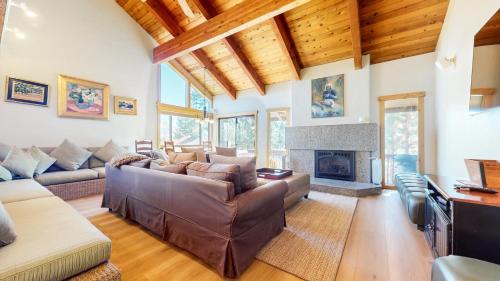 Mammoth Lakes Apartment | Val DIsere #10 condo