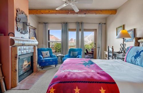 Oak Creek Hotel | Vaquero shared hot tub and breakfast included
