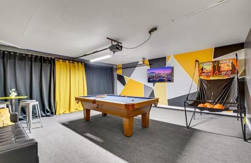 Chinatown House | Vegas Poolside Escape by StayLage
