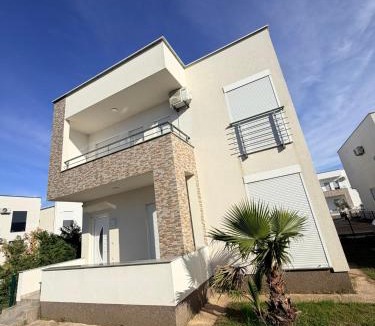 Bregvija Villa | Veloura