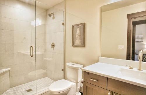 Silverthorne House | Vendette Peak - Secluded, Hot Tub, Fireplace