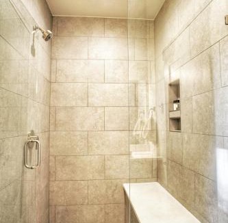 Silverthorne House | Vendette Peak - Secluded, Hot Tub, Fireplace