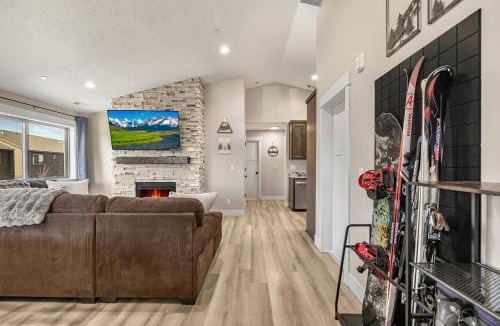 The Ponds House | VICTOR POWWOW: Grand Targhee Teton Mtns Skiing Trails Snowmobiling Condo