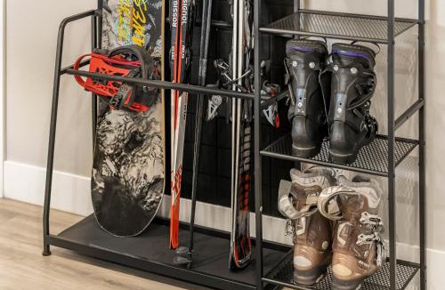 The Ponds House | VICTOR POWWOW: Grand Targhee Teton Mtns Skiing Trails Snowmobiling Condo