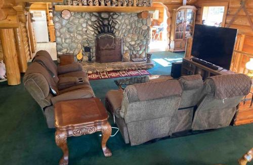 Big Creek House | Vienna Villa - 3 Bed 3 Bath Vacation home in Shaver Lake