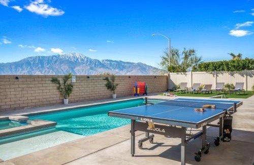 Desert Hot Springs House | Views, Gameroom, Saltwater Pool & Hot tub, Firepit by MariamsBnb