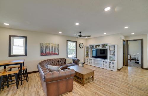 Renner House | Views, Hot Tub & Rooftop Deck! Iowa Family Home