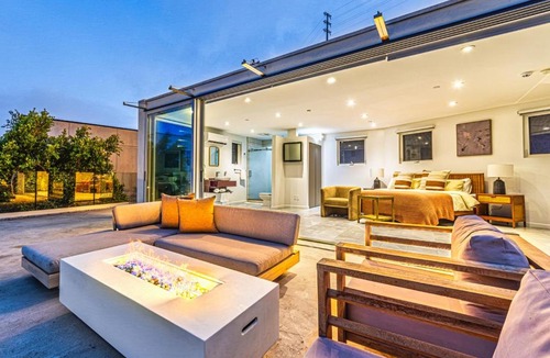 Hollywood Hills West Villa | Villa with Infinity Pool WestHollywood Hills