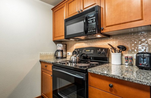 Mammoth Lakes Condo | Village Condo at Grand Sierra Lodge-Shared Hot Tub! Pool!