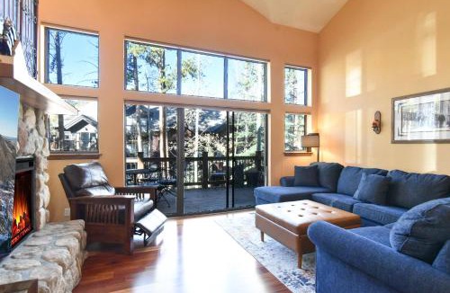 Warrior's Mark Apartment | Village Point Alpine Townhome - Walk to Lifts/Town, Close to Everything