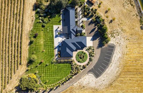 Walla Walla Hotel | Vineyard Main House -10 acre Vineyard