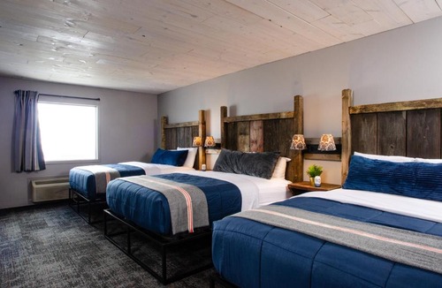 Okoboji Hotel | Vintage Block Inn & Suites