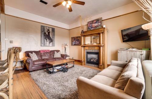 Laramie Apartment | Vintage Downtown Laramie Apartment w/Deck!