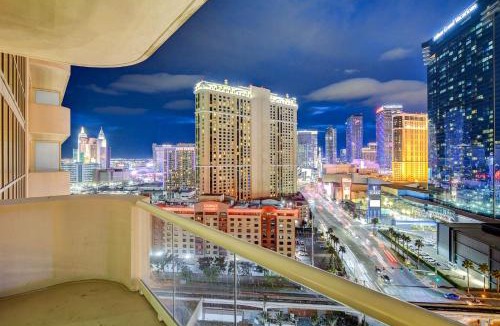 Las Vegas Apartment | Vintage Lair STUDIO Balcony F1 SPHERE VIEW Tower 3