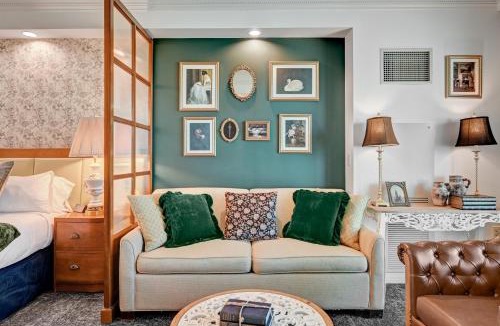 Las Vegas Apartment | Vintage Lair STUDIO Balcony F1 SPHERE VIEW Tower 3