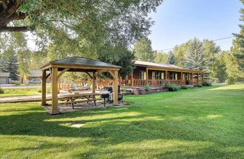 Buena Vista Hotel | Vista Court Cabins & Lodge