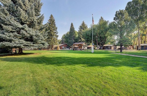 Buena Vista Hotel | Vista Court Cabins & Lodge