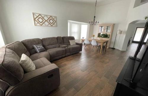 Sierra Vista House | Vista Retreat - Country Club Estates