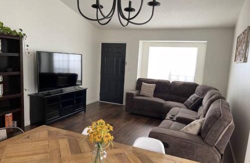 Sierra Vista House | Vista Retreat - Country Club Estates