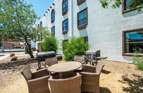 Sierra Vista Apartment | Vistas 107- Modern studio sleeps 3 with style