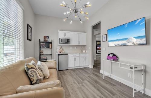 Las Vegas House | Viva Oasis - A Modern Sanctuary