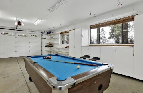 Fawnskin House | Vivienda De Osos Walk to the Lake Spacious Fawnskin Retreat Chalet
