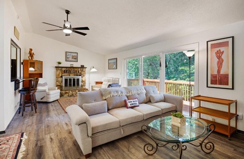 Western House | Wake Robin House - Comfortable & Close to Campus home