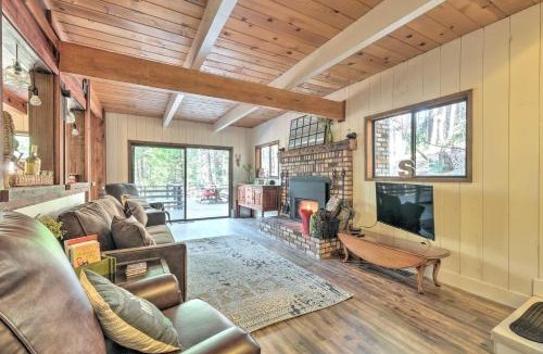 Arnold House | Walk Downtown: Arnold Cabin w/Large Deck!