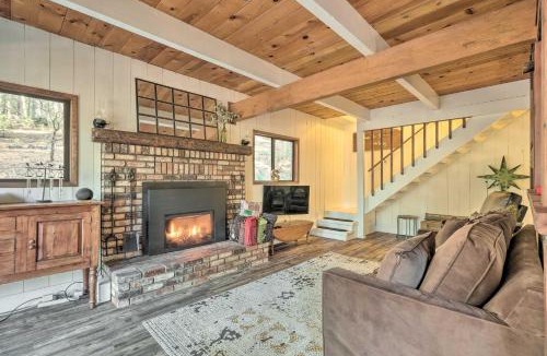 Arnold House | Walk Downtown: Arnold Cabin w/Large Deck!
